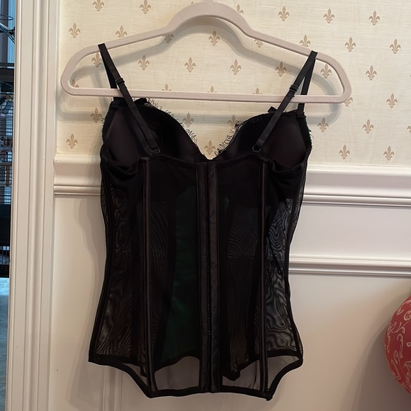 Black and green lace corset/thong set - Picture 4 of 8